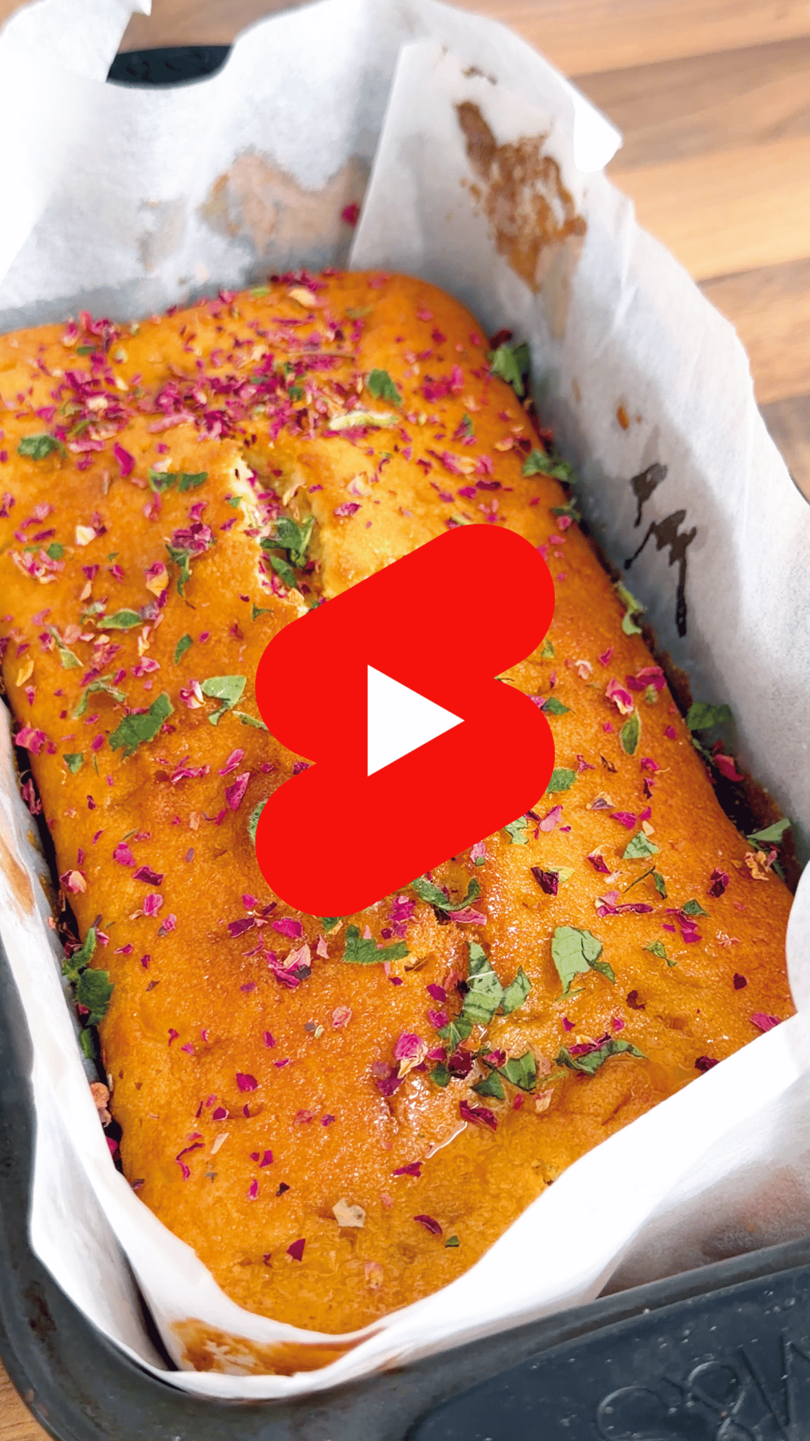 Gin-infused lemon drizzle cake