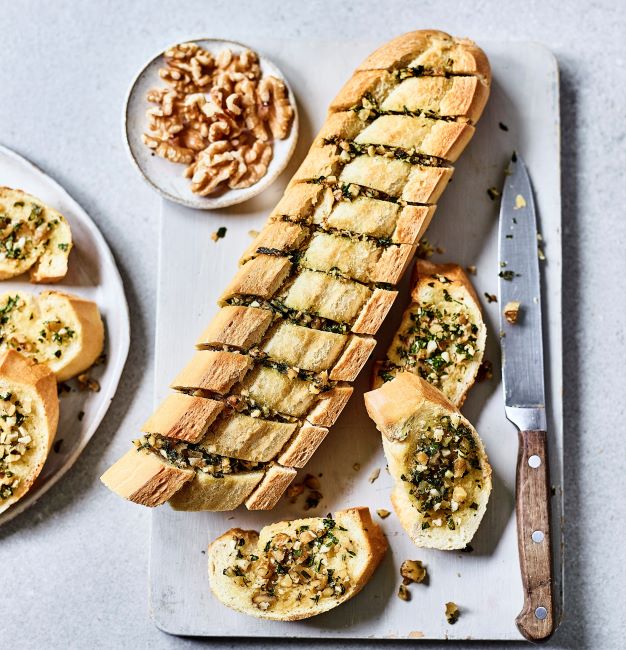 Garlic Bread with Walnuts