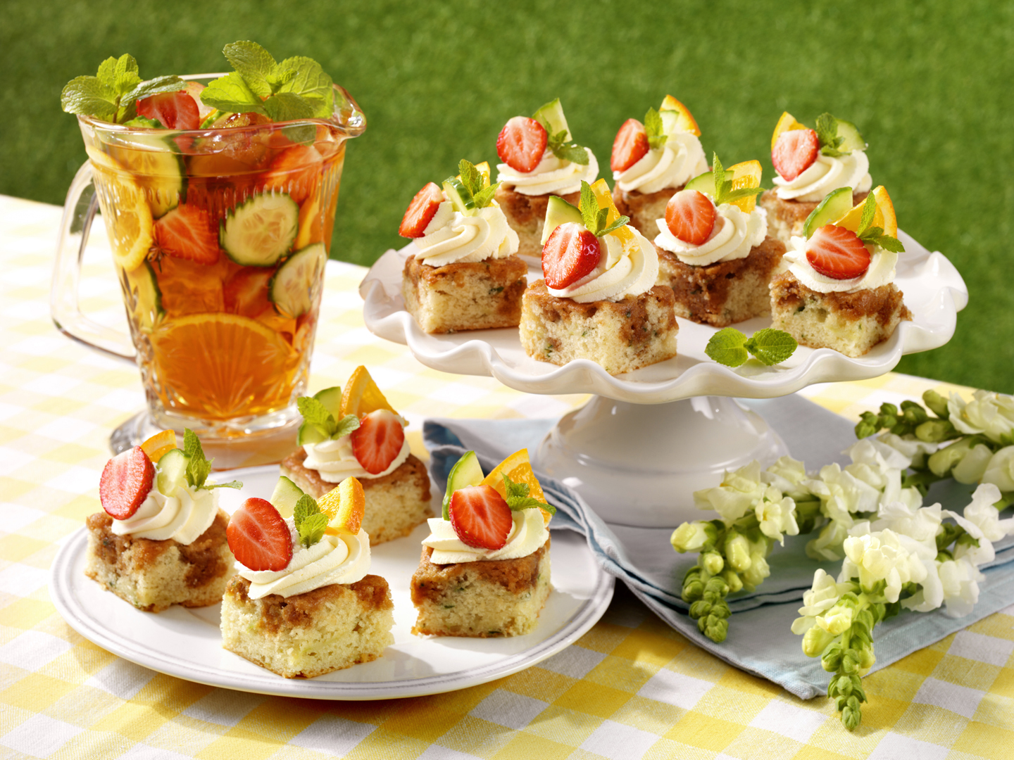 Pimm’s Cake Bites