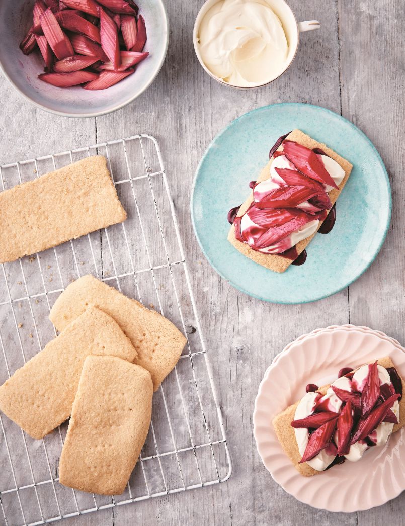 Rhubarb Shortbread & Ginger Cream