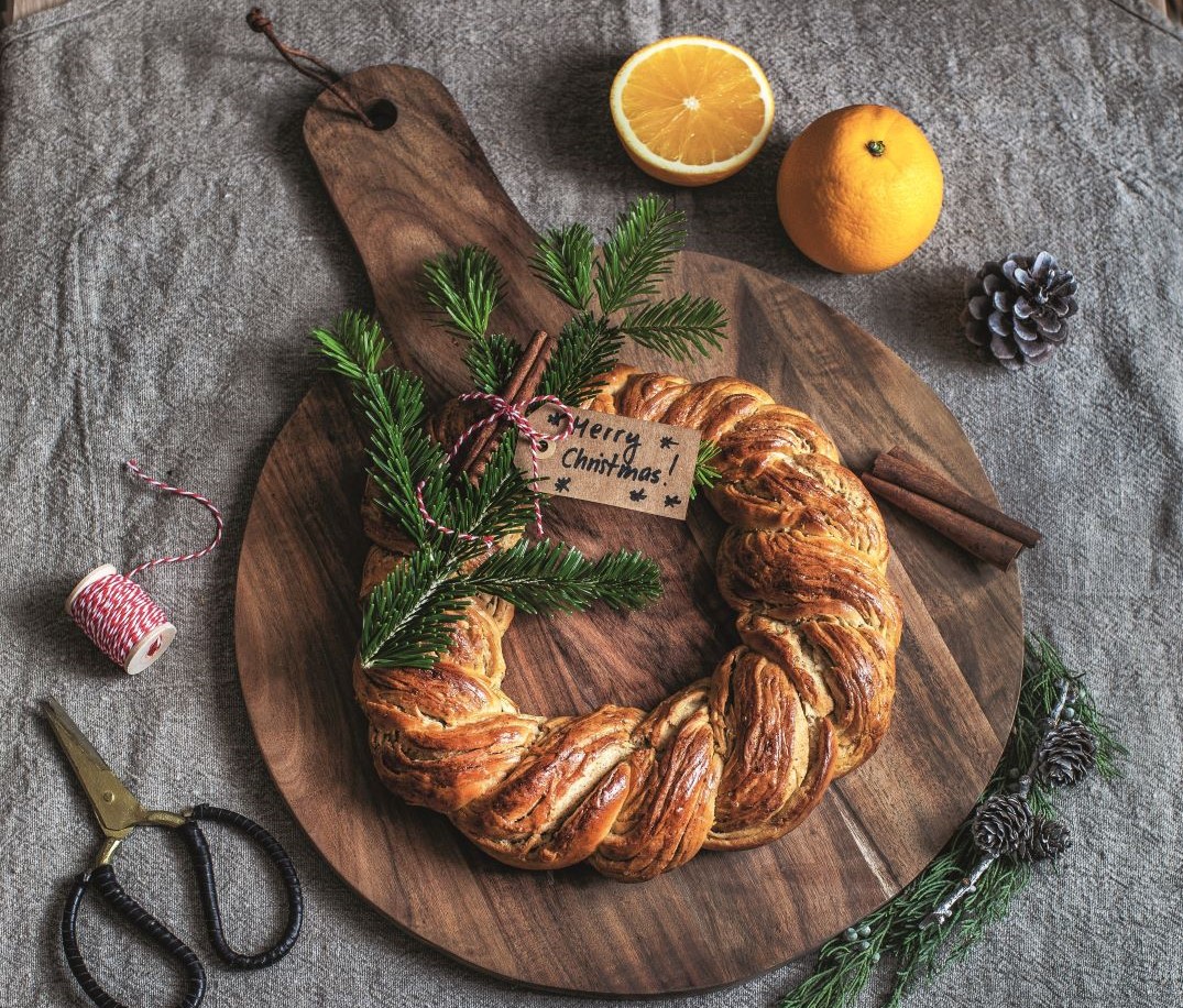 Festive Saffron & Cinnamon Bread Wreath