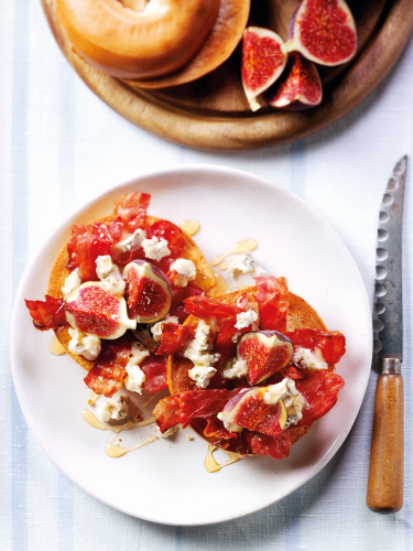 Toasted Bagel with Streaky Bacon, Gorgonzola, Figs & Honey