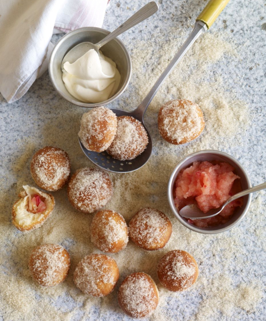 Image for Recipe - Mini Doughnuts with Apple Purée