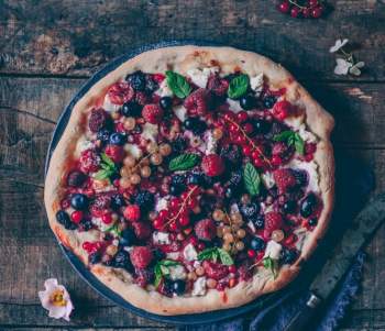 Image for recipe - Sweet Berry Pizza with Ricotta & Honey