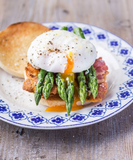Image for Recipe - Brunch Muffins with Asparagus, Egg and Bacon