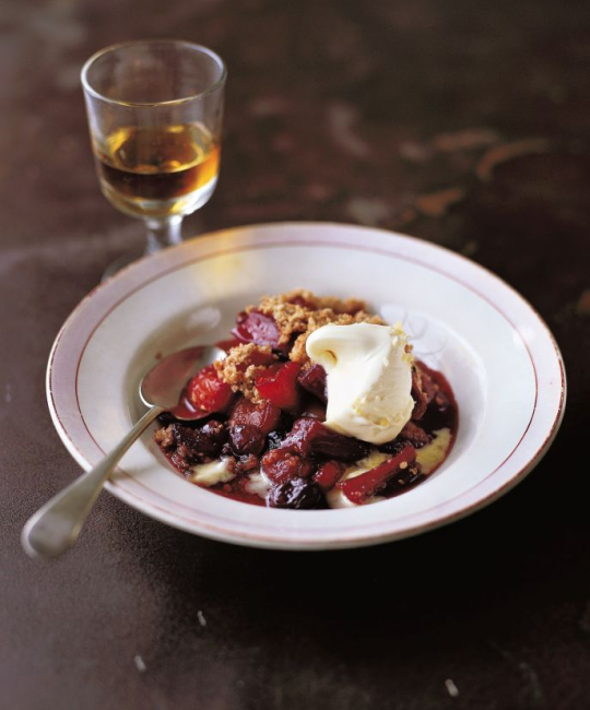 Image for Recipe - Mulled Winter Fruit Crumble