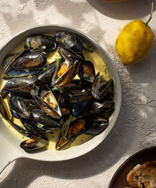 Image for Recipe - Mussels in a Creamy White Wine and Garlic Sauce