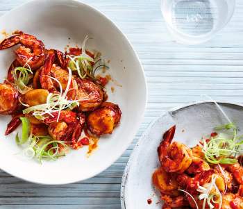 Image for recipe - Spicy Honey Garlic Prawns with Water Chestnuts