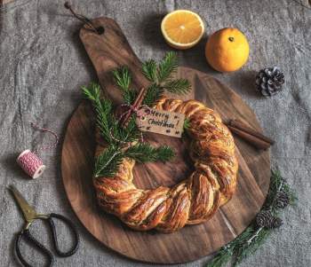 Image for recipe - Festive Saffron & Cinnamon Bread Wreath