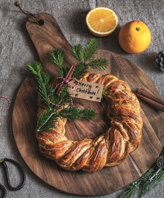 Image for Recipe - Festive Saffron & Cinnamon Bread Wreath