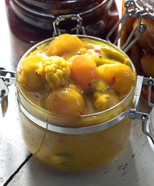 Image for Recipe - Shallot, Cauliflower and Green Bean Piccalilli