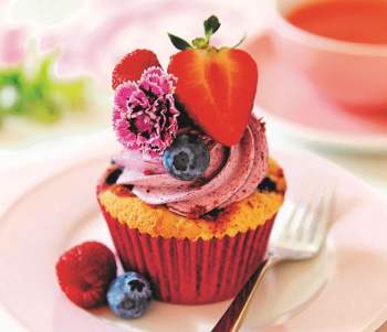 Image for recipe - Peggy Porschen’s Summer Berry Cupcakes