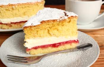 Image for blog - Mary Berry’s Large All-in-one Victoria Sandwich