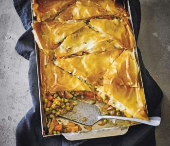 Image for recipe - Freeze-ahead veggie samosa pie